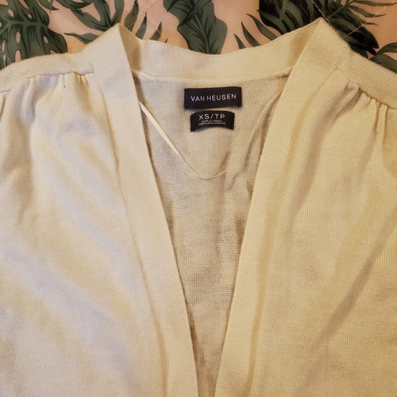 Van Heusen Sweater - Picture 3 of 3